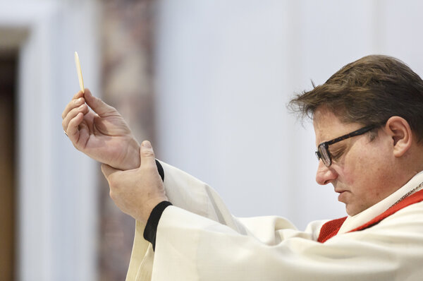 Bischof Felix Gmür feiert Eucharistie