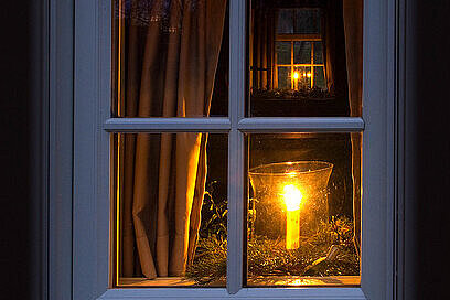 Licht hinter Fenster