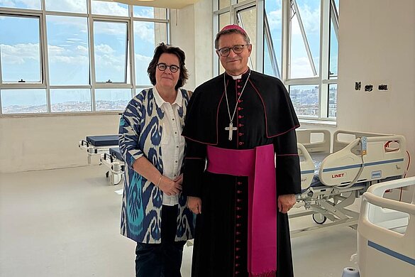 Die Präsidentin der Kinderhilfe Bethlehem, Sibylle Hardegger, und Bischof Felix Gmür. Bild:zVg